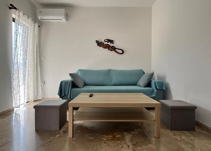 Seaside With Parking In Melissi *