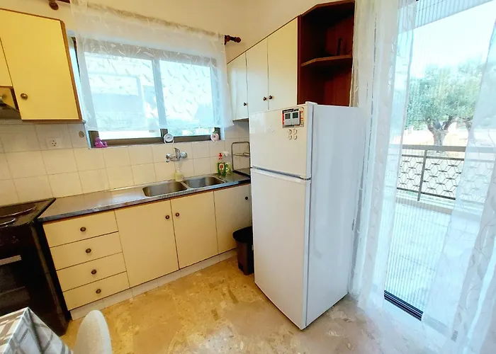 Апартаменты Seaside With Parking In Melissi Мелисси